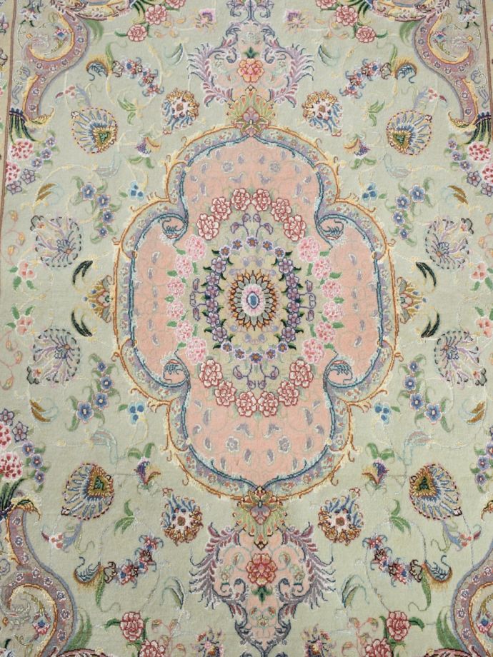 華やかな絨毯の柄