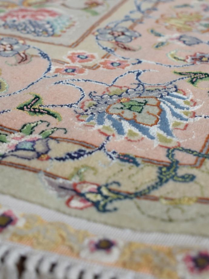 手結びされた芸術品