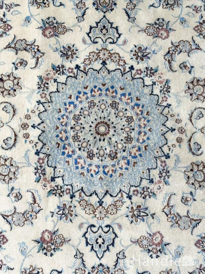 華やかな絨毯の柄