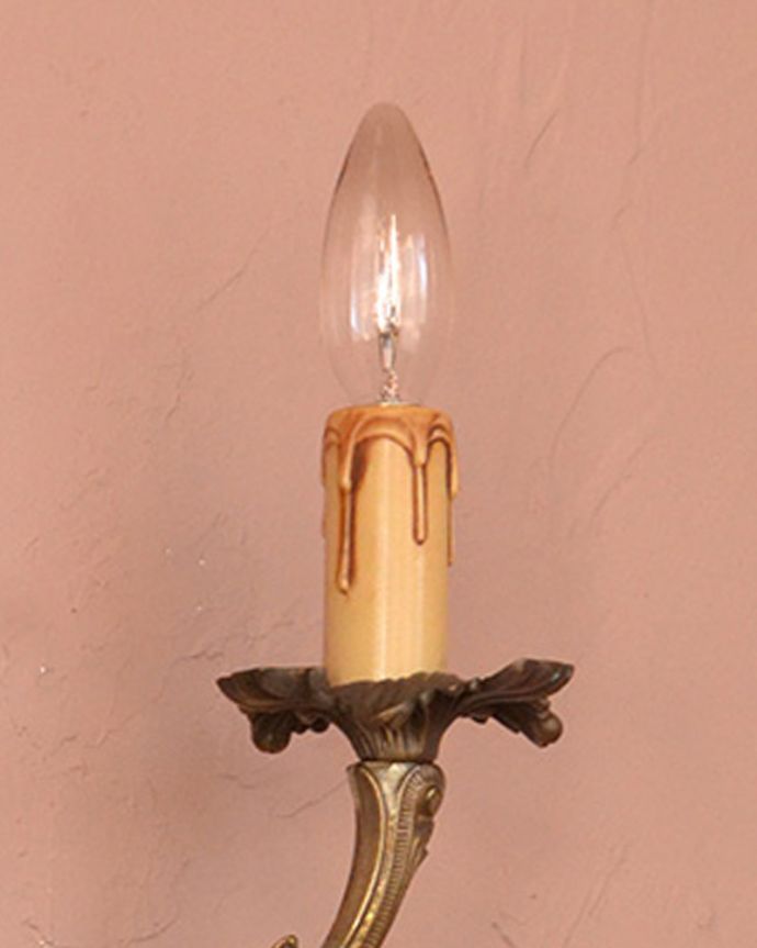 壁付けブラケット　照明・ライティング　アンティーク風の２灯タイプの素敵なウォールランプ（Ｅ17シャンデリア球付）。。(n-474)