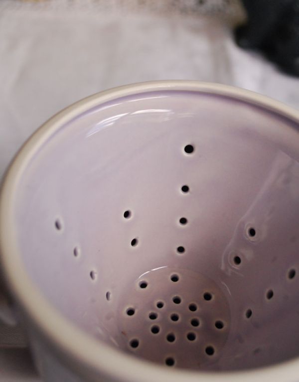 ダイニング雑貨　インテリア雑貨　ストレ-ナー付きのハーブカップ（エクリュ・ラヴェンダー）。中はこんな感じになっています。(n1-142)