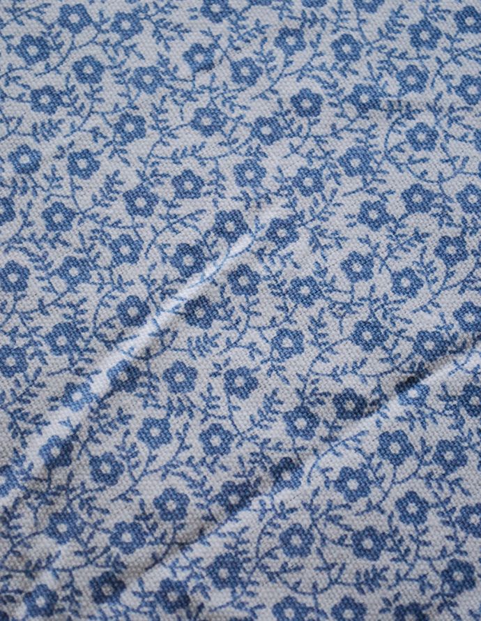 バーレイ食器　インテリア雑貨　英国輸入雑貨　バーレイ社のテーブルクロスＬ（フェリシティ）180×140。ニワトコの木を思い出させる小花模様が散りばめられた、可愛らしいパターンのフェリシティ。(n1-178)