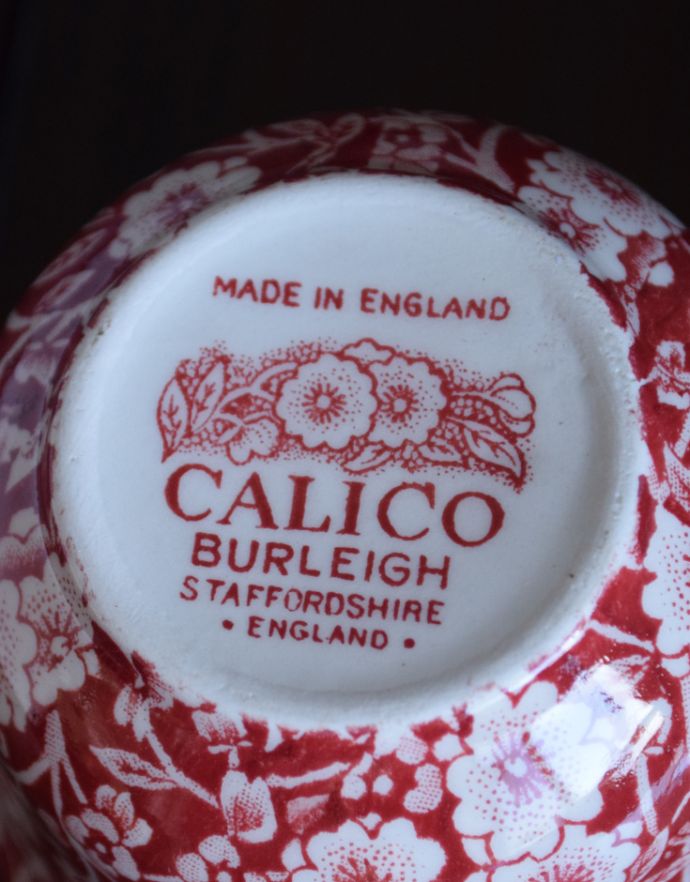 バーレイ食器　インテリア雑貨　英国輸入雑貨　バーレイ社のカップ＆ソーサー（レッドキャリコ）。バックスタンプが付いています。(n1-253)