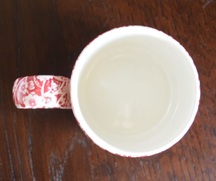バーレイ食器　インテリア雑貨　英国輸入雑貨　バーレイ社のマグカップ（レッドキャリコ）。中は何を入れても美味しく見える白です。(n1-258)