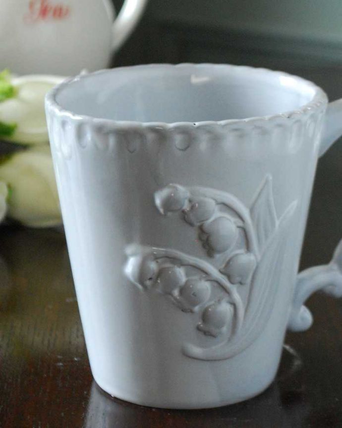 ダイニング雑貨　インテリア雑貨　スズランの模様がとっても可愛いミュゲ（Muguet）のマグカップ。幸せを運んでくれるお花のモチーフミュゲとはスズランのこと。(n1-281)
