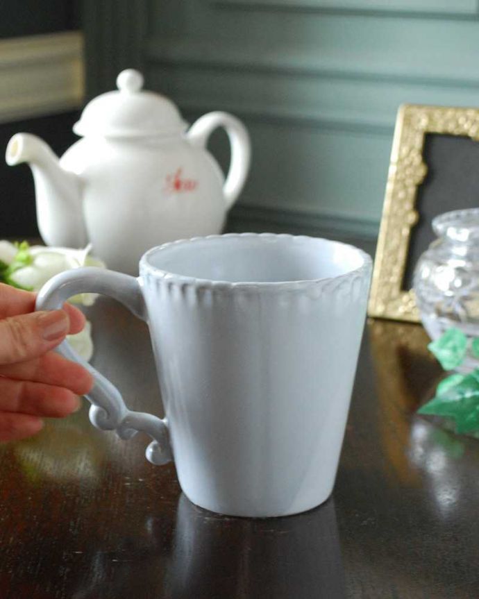 ダイニング雑貨　インテリア雑貨　スズランの模様がとっても可愛いミュゲ（Muguet）のマグカップ。お茶の時間をもっと優雅に･･･幸せを運んできてくれるデザインの器で至福の時間を過ごしてください。(n1-281)