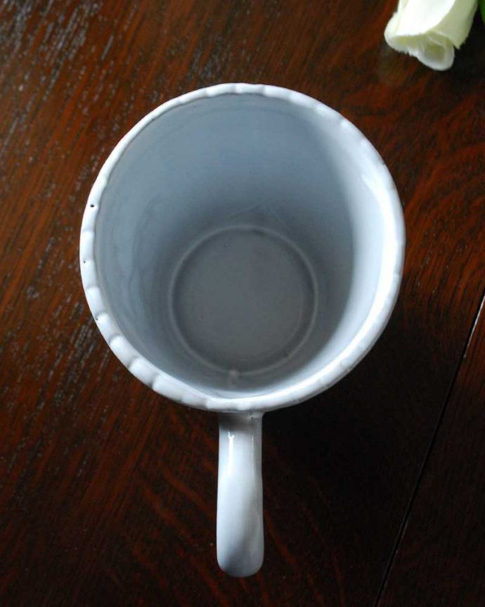 ダイニング雑貨　インテリア雑貨　スズランの模様がとっても可愛いミュゲ（Muguet）のマグカップ。上から見ると・・・まるでフランスのアンティークのような釉薬を使った仕上げ方の器。(n1-281)
