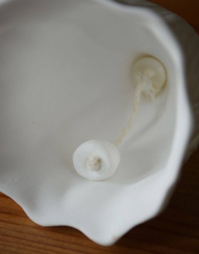 リビング雑貨　インテリア雑貨　真っ白なビスク素材の可愛いディナーベル。中には陶製のベルが付いています。(n12-147)
