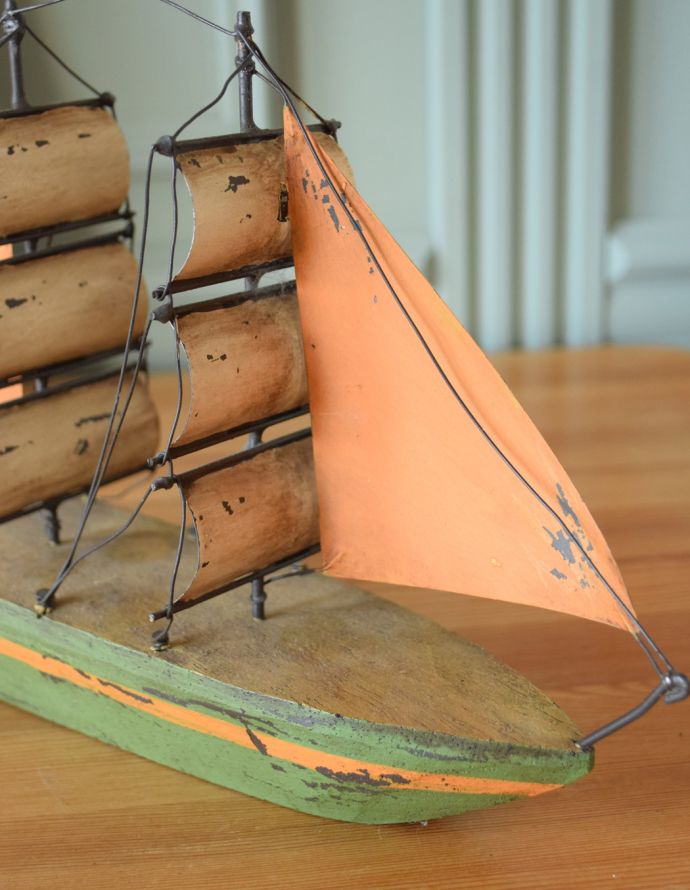 アンティーク風のオブジェ、ブリキの船(n12-180)｜インテリア雑貨