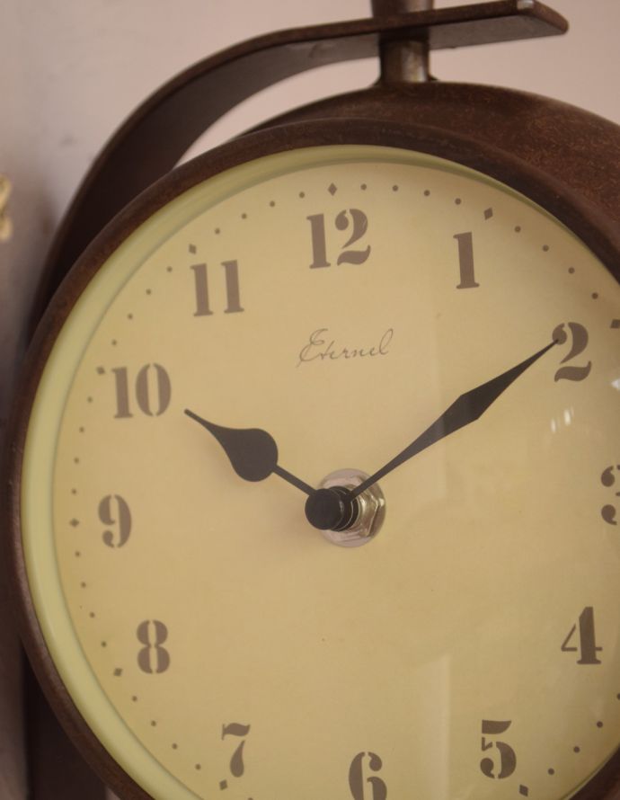 ミラー・時計　インテリア雑貨　壁掛け両面時計、アンティーク風サイドクロック（ブラウン）(電池なし)。「オシャレな時計がなかなかなくて・・」と思っていた方にぜひ使って頂きたい時計です。(n12-201)