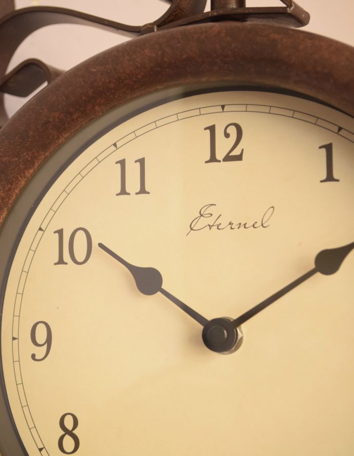 ミラー・時計　インテリア雑貨　壁掛け両面時計、アンティーク風サイドクロックＢ（ブラウン）(電池なし) 。「オシャレな時計がなかなかなくて・・」と思っていた方にぜひ使って頂きたい時計です。(n12-202)