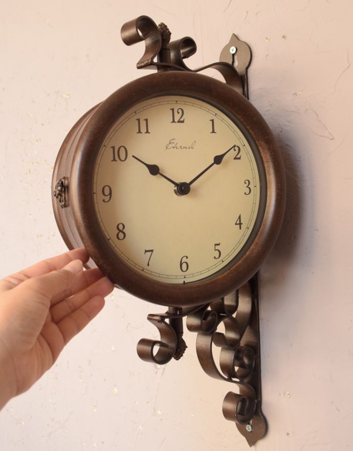 ミラー・時計　インテリア雑貨　壁掛け両面時計、アンティーク風サイドクロックＢ（ブラウン）(電池なし) 。両面時計です。(n12-202)