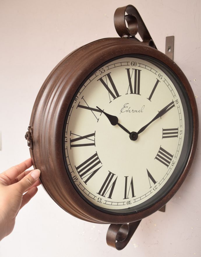ミラー・時計　インテリア雑貨　壁掛け両面時計、アンティーク風サイドクロックＣ（ブラウン ）(電池なし)。両面時計です。(n12-203)