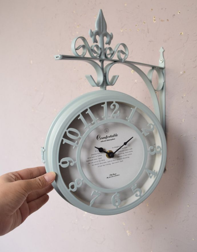 ミラー・時計　インテリア雑貨　壁掛け両面時計、クラシカルな雰囲気たっぷりのアンティーク風ウォールクロック （ライトブルー）(電池なし)。両面時計です。(n12-205)