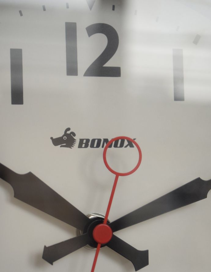 ミラー・時計　インテリア雑貨　スイープムーブメントの掛け時計、クラシカルなウォールクロック（Ivory）。「オシャレな時計がなかなかなくて・・」と思っていた方にぜひ使って頂きたい時計です。(n12-212)