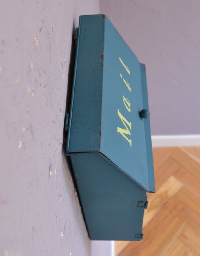 玄関雑貨　インテリア雑貨　アンティーク風に仕上げた郵便ポスト（ブルー）。上から見るとこんな感じです。(n12-214)