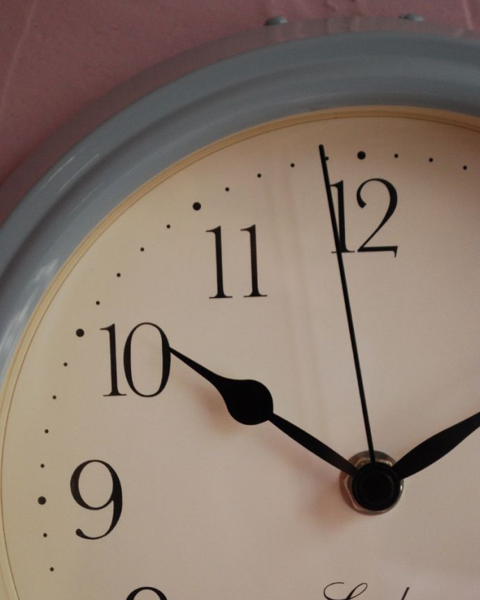 時計　インテリア雑貨　壁掛け時計、パディントンクロック  (BL)。「オシャレな時計がなかなかなくて・・」と思っていた方にぜひ使って頂きたい時計です。(n12-217)
