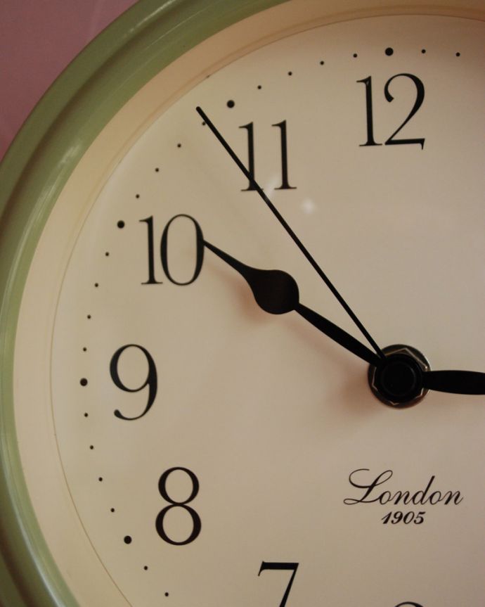時計　インテリア雑貨　壁掛け時計、パディントンクロック  (GR)。「オシャレな時計がなかなかなくて・・」と思っていた方にぜひ使って頂きたい時計です。(n12-218)