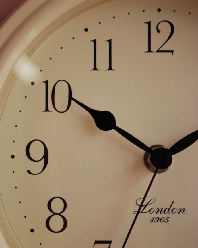 リビング雑貨　インテリア雑貨　壁掛け時計、パディントンクロック  (IV)(電池なし)。「オシャレな時計がなかなかなくて・・」と思っていた方にぜひ使って頂きたい時計です。(n12-221)