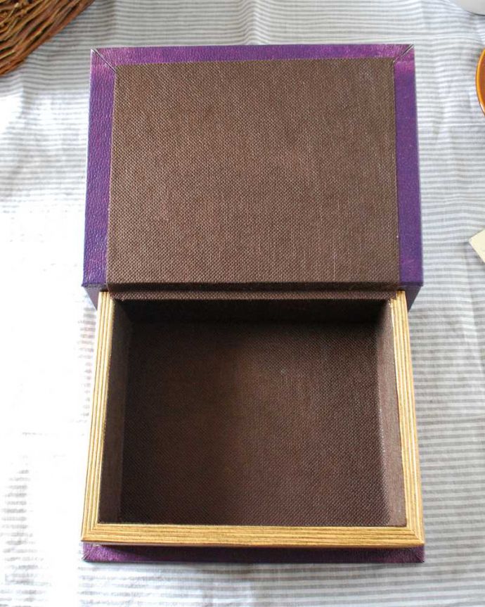 リビング雑貨　インテリア雑貨　小物をお洒落に収納できるブックボックス（ジェーンエア）。中はこんな感じです。(n12-266)