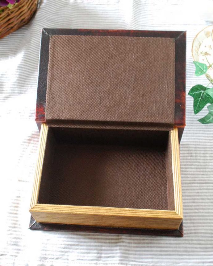 リビング雑貨　インテリア雑貨　小物をお洒落に収納できるブックボックス（ハックルベリー）。中はこんな感じです。(n12-267)