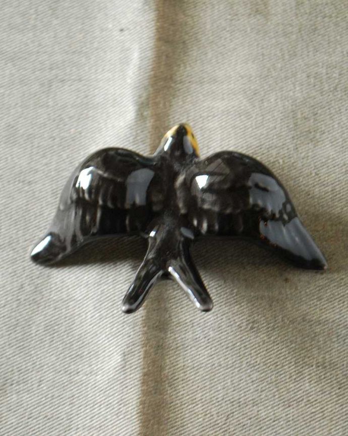 リビング雑貨　インテリア雑貨　ポルトガルから届いたBlack swallow ツバメＳ（ブラック）。立体感があって魅力的です優秀な工場が作り出す繊細なデザイン。(n12-271)
