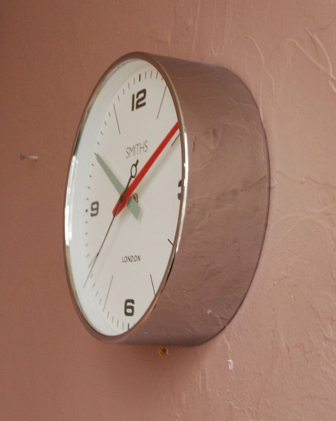 ミラー・時計　インテリア雑貨　イギリスSmithsスミス社の壁掛け時計　DRAKE。横から見ると･･･サイドは鏡面仕上げでカッコいい雰囲気。(n12-303)