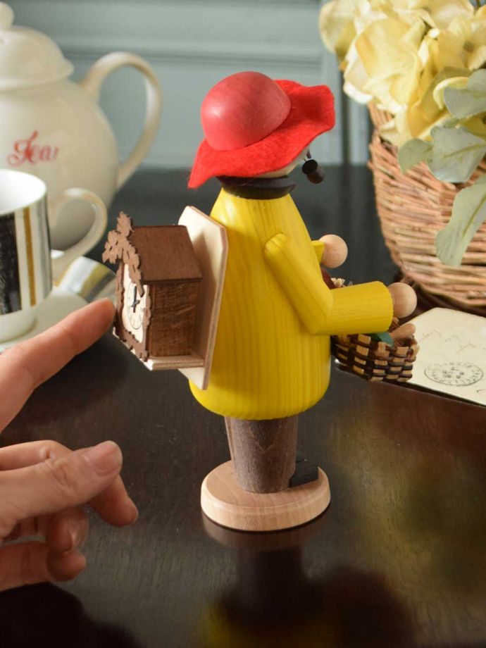 ドイツのおしゃれな人形、クーネルト社の木製パイプ人形香炉（時計売り