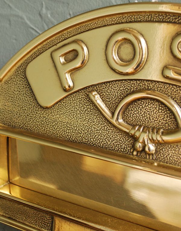 玄関雑貨　インテリア雑貨　真鍮製、郵便ポスト受け口。細かい所までこだわった装飾で仕上げてあります。(n15-023)