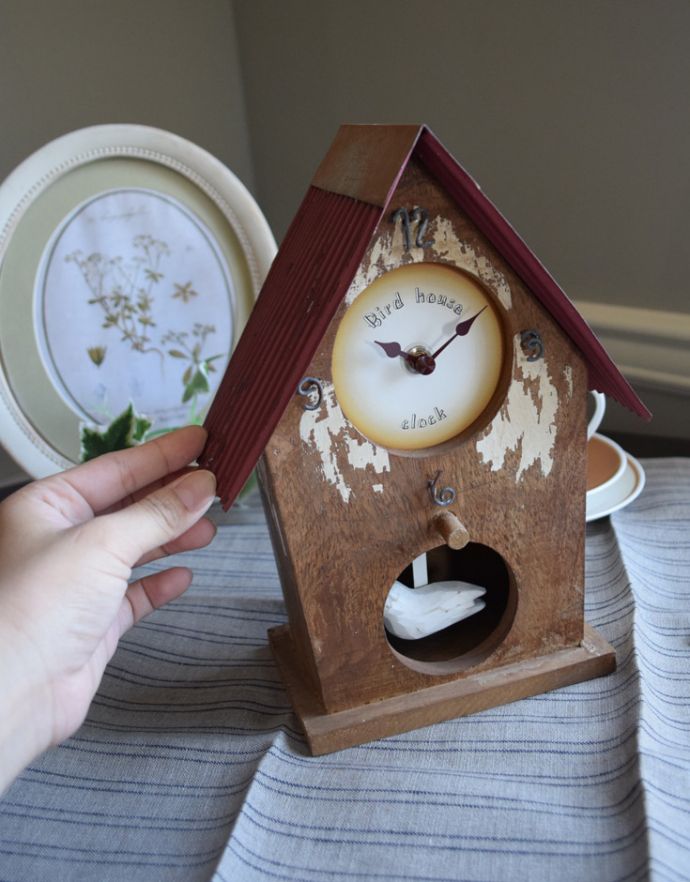 ミラー・時計　インテリア雑貨　アンティーク風の鳩時計。キッチンやダイニングなど、どこにでも置きやすいサイズです。(n18-075)