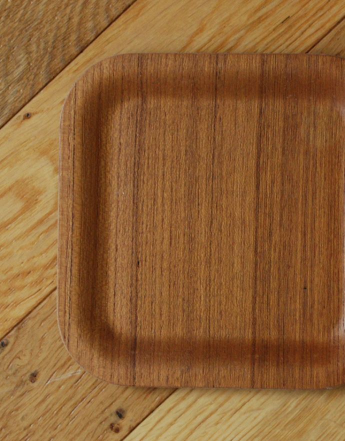 ダイニング雑貨　インテリア雑貨　ナチュラルで可愛い　木製プレート。ナチュラルな木製のプレートです。(n18-086)