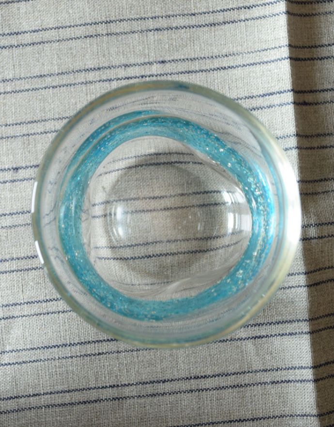 ダイニング雑貨　インテリア雑貨　流れ星のようにキラキラ光るクリアガラスのグラス。普段使いにぴったりの使いやすいサイズです。(n18-092)