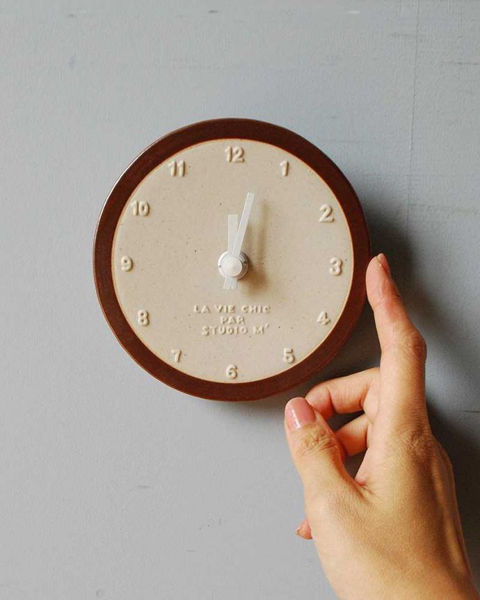 ミラー・時計　インテリア雑貨　ウォールクロック (スタジオエム)　お洒落な壁掛け時計(電池なし)。針も、数字のデザインもお洒落です。(n18-263)