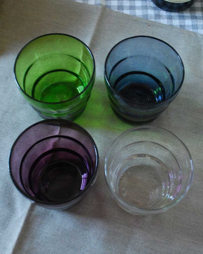 ダイニング雑貨　インテリア雑貨　ガラスのように透明感のあるコップ4個セット。4個セットでお届けします。(n18-272)