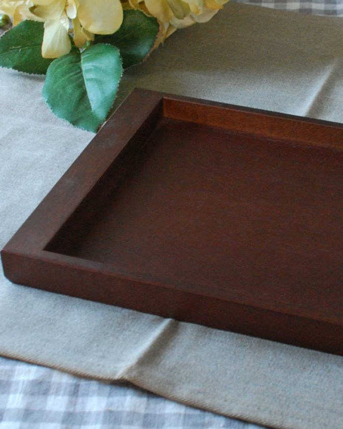 キッチン雑貨　インテリア雑貨　木製のスクエア型トレイ。ナチュラルな風合いのスクエア型の木製プレートです。(n18-280)