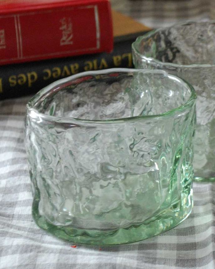 ダイニング雑貨　インテリア雑貨　ガラスの表情がキレイなグラス3個セット。テーブルを華やかに彩ってくれます。(n18-302)