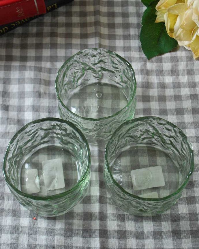 ダイニング雑貨　インテリア雑貨　ガラスの表情がキレイなグラス3個セット。３個セットでお届けします。(n18-302)