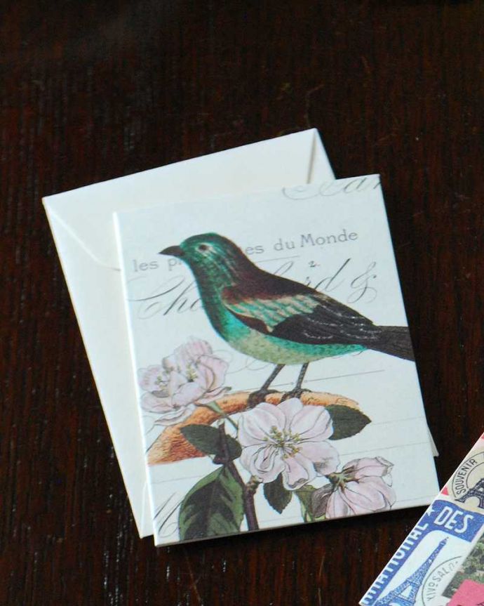 その他インテリア雑貨　インテリア雑貨　カバリーニ社の封筒付きメッセージカード（2セット）。淡いピンクの桜と、グリーンが美しい鳥が美しいデザインです。(n18-312)