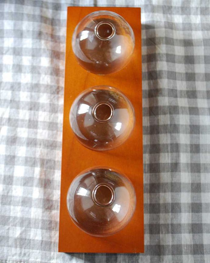 リビング雑貨　インテリア雑貨　木製スタンド付きガラスボール3つセット。木とガラスの組み合わせがナチュラルなデザインです。(n18-327)