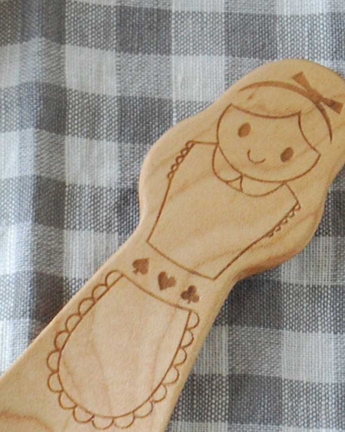 ダイニング雑貨　インテリア雑貨　子供に優しい木のカトラリー（アリス）おやつスプーン。かわいいアリスデザインのスプーンです。(n18-380)