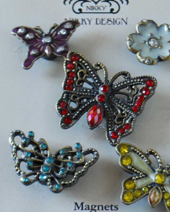 その他インテリア雑貨　インテリア雑貨　かわいい蝶のマグネット5個セット。冷蔵庫などに貼ってあるだけで可愛いインテリアになります。(n18-390)