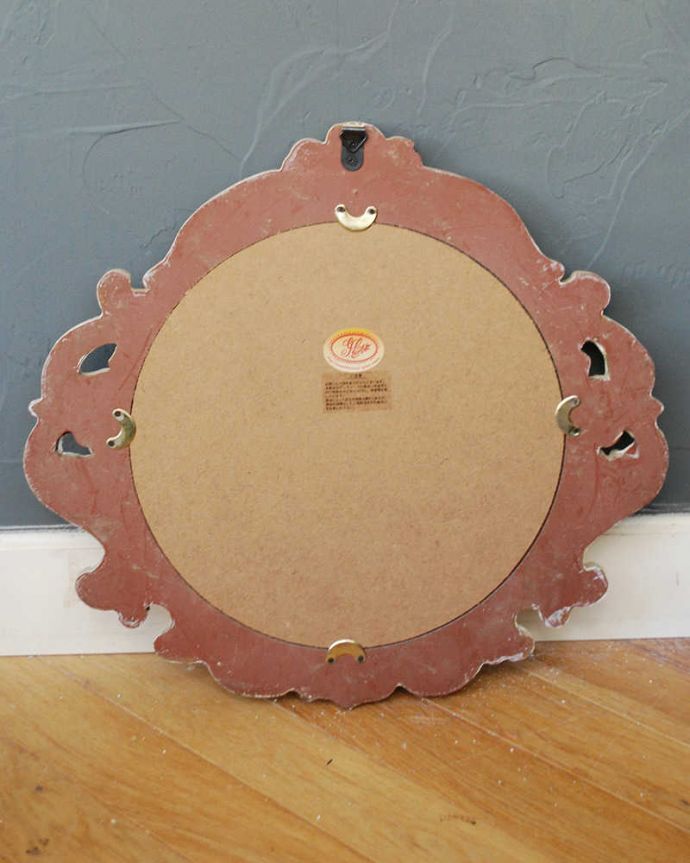 ミラー・時計　インテリア雑貨　アンティーク調のウォールミラー。壁に掛ける金具付きです。(n18-428)