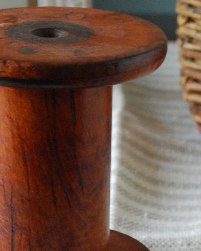 可愛いアンティークの雑貨、木製のアンティークボビン（糸巻）(n18-452