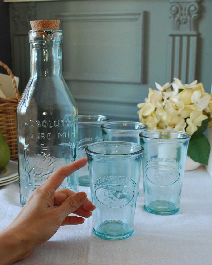 キッチン雑貨　インテリア雑貨　スペイン産の100%のリサイクルガラスで作られたコルク蓋ボトル&タンブラー4個セット。大きさはコレくらいです。(n2-035)