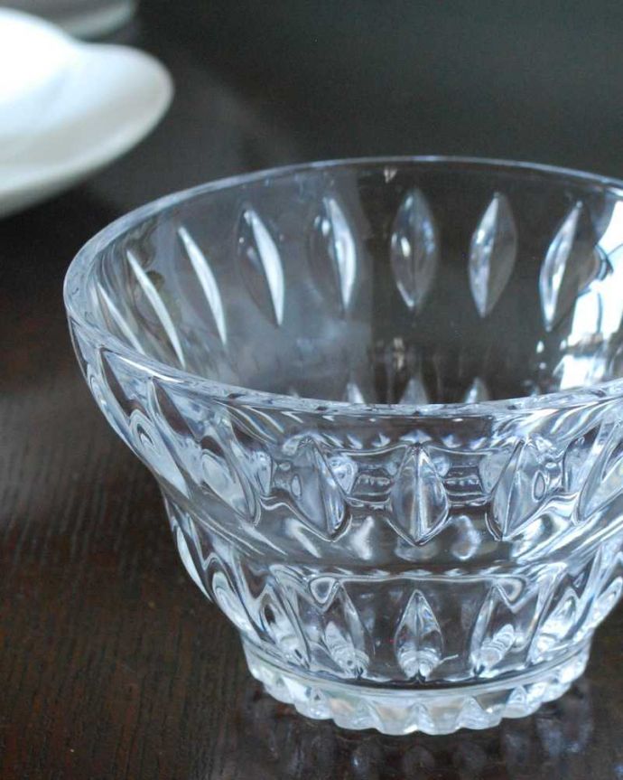 ダイニング雑貨　インテリア雑貨　フランス生まれの可愛い宝石の形、デザートカップ（ヴィンテージ）。食卓を華やかにしてくれるテーブルグラス何を入れても美しく使えるテーブルグラス。(n2-042)