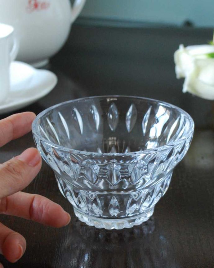 ダイニング雑貨　インテリア雑貨　フランス生まれの可愛い宝石の形、デザートカップ（ヴィンテージ）。可愛いミニサイズ大きさはコレくらい。(n2-042)