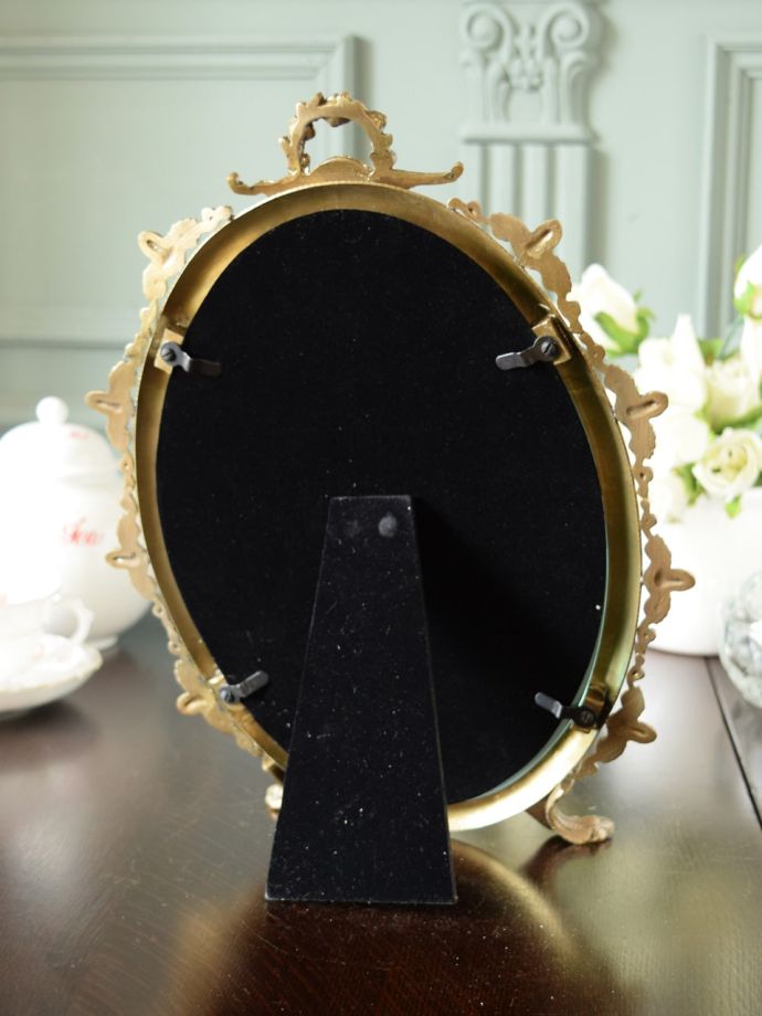 アンティーク調のおしゃれな鏡、華やかな装飾が美しいスタンドミラー 