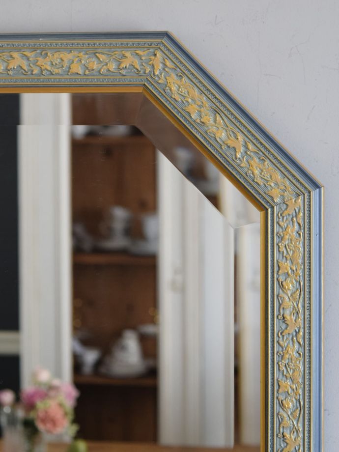 イタリア生まれのおしゃれなウォールミラー、ブルー×ゴールド色の木枠の壁かけ鏡(n21-055)｜インテリア雑貨