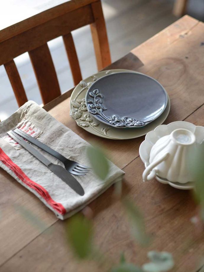 アンティーク調のおしゃれな食器、スタジオMのミントのデザートプレート（ブラウン・16cm） (n22-060)｜インテリア雑貨