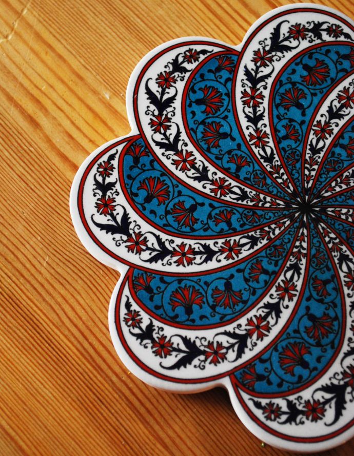 キッチン雑貨　インテリア雑貨　トルコ製のイズニックトリベットロータス（鍋敷き）。色鮮やかで惹きこまれる美しさがあります。(n3-072)